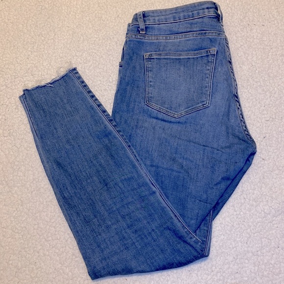 H&M Light Wash Mid-rise Skinny Jeans - Picture 2 of 6